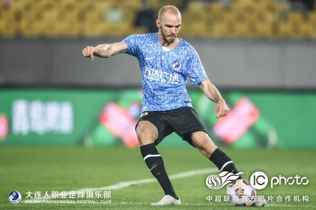 شعر عن احتواء الحبيبكلمات تعانق المشاعر