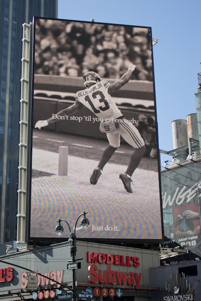 ليفربول ومانشستر سيتيصراع العمالقة في الدوري الإنجليزي الممتاز